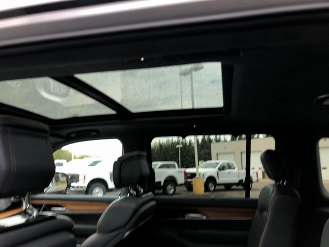 2022 Jeep Grand Wagoneer II photo 2