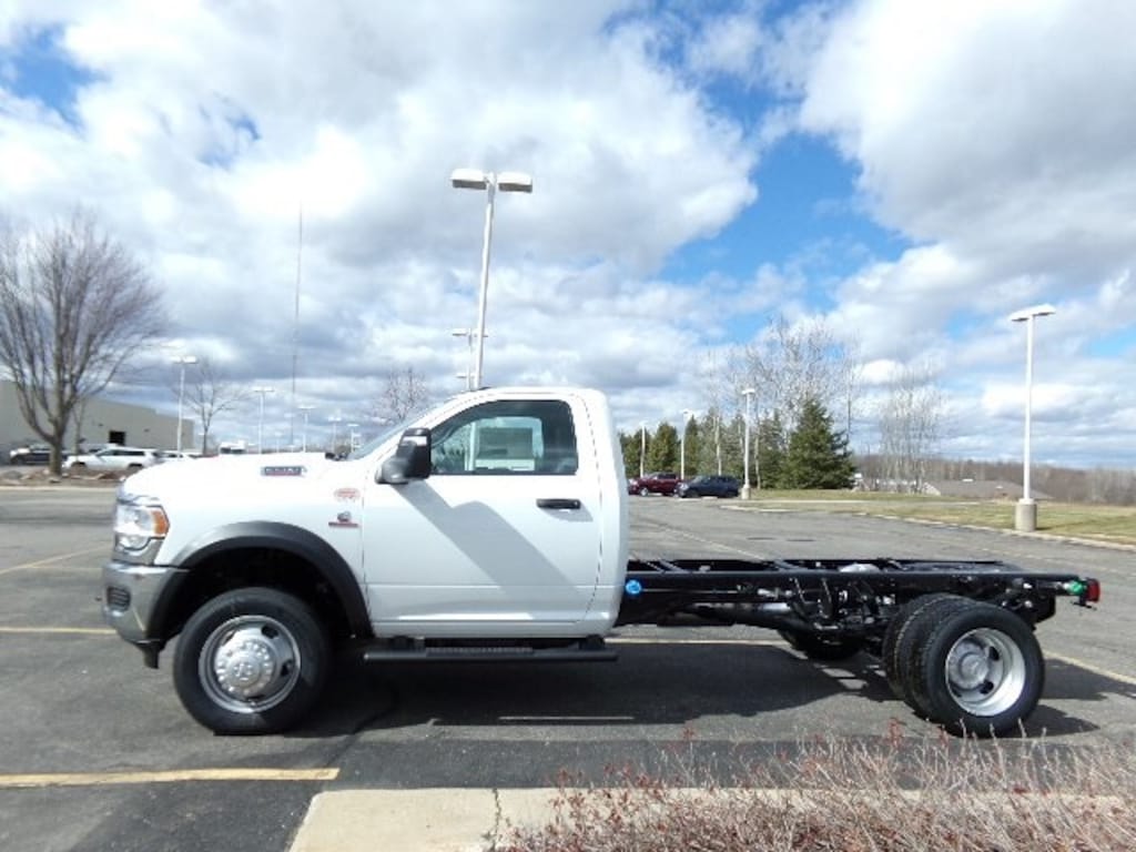 New 2024 Ram 5500 Chassis Cab 5500 TRADESMAN CHASSIS REGULAR CAB 4X4 84' CA Pickup