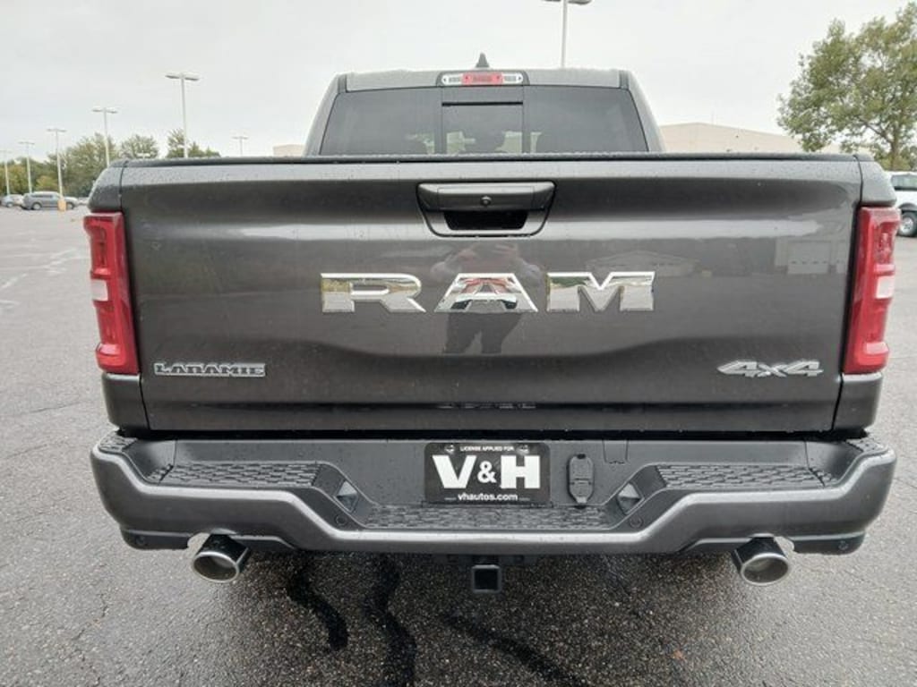 New 2026 Ram 1500 LARAMIE CREW CAB 4X4 5'7 BOX Pickup