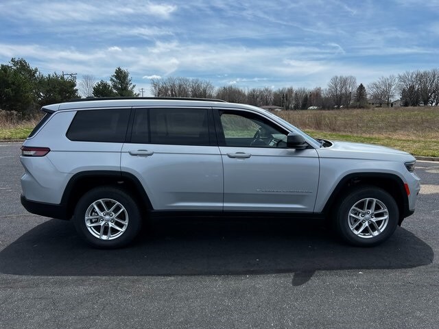 2024 Jeep Grand Cherokee Laredo photo 2