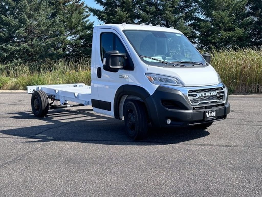 New 2024 Ram ProMaster PROMASTER 3500 SLT CUTAWAY 159' WB / 104' CA Cab/Chassis