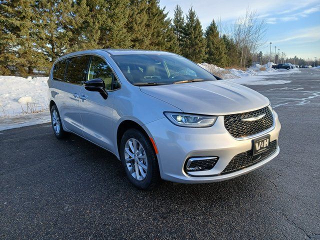 2026 Chrysler Pacifica Select AWD's photo