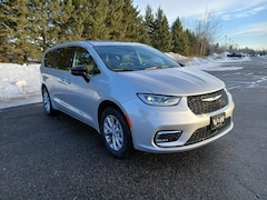 2026 Chrysler Pacifica SELECT AWD Passenger Van