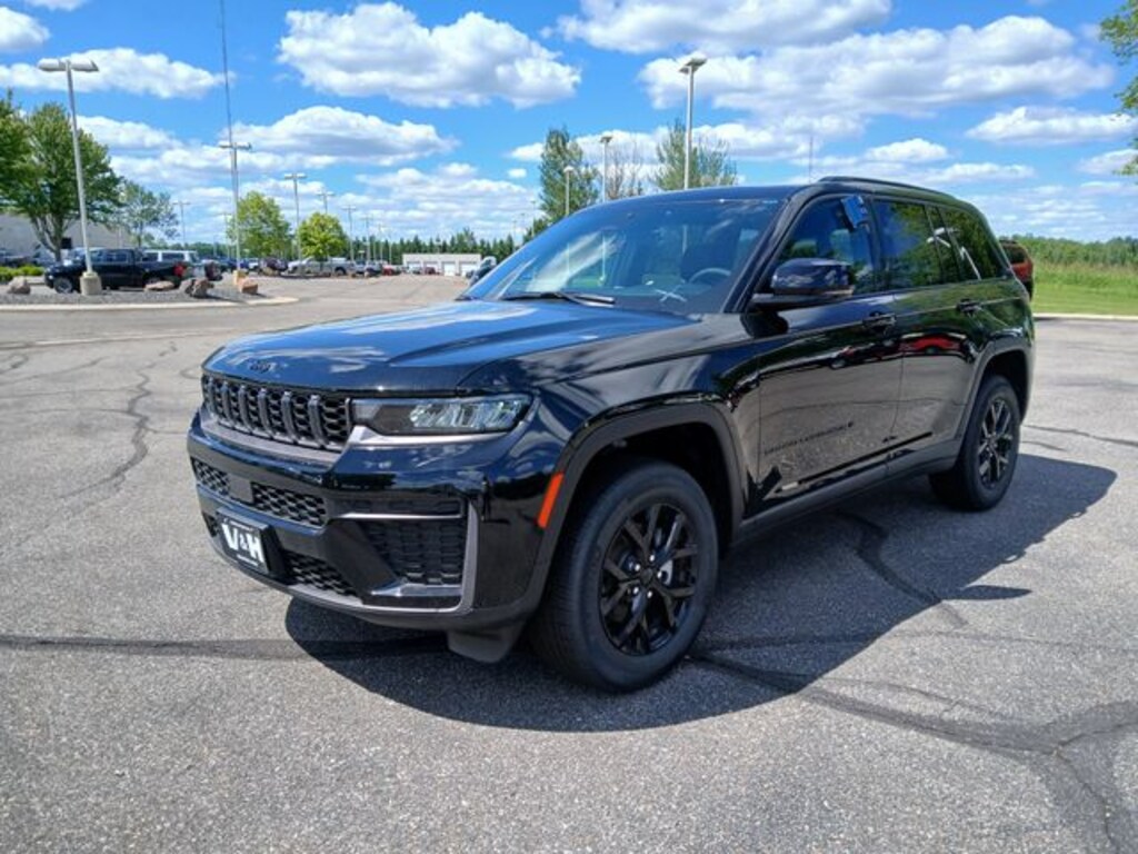 New 2026 Jeep Grand Cherokee LAREDO ALTITUDE 4X4 Sport Utility