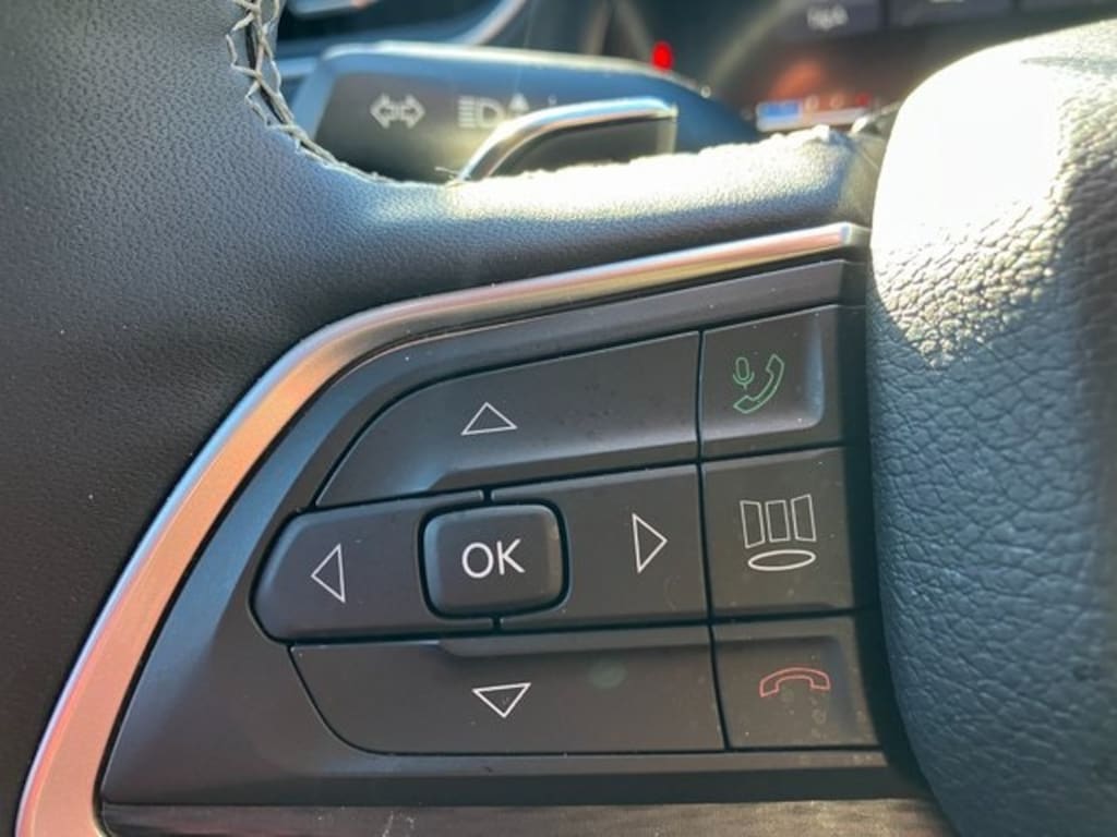 Used 2024 Jeep Grand Cherokee Altitude SUV