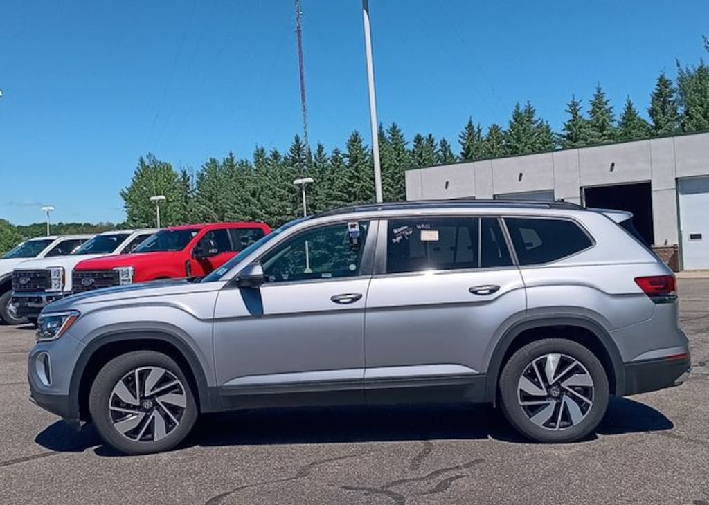 Used 2025 Volkswagen Atlas 2.0T SE w/Technology SUV