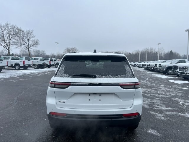 2025 Jeep Grand Cherokee Altitude photo 4