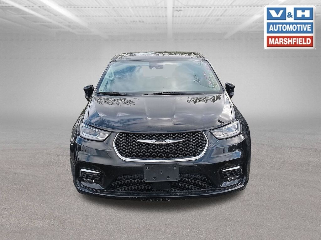 Used 2024 Chrysler Pacifica Touring L Minivan/Van