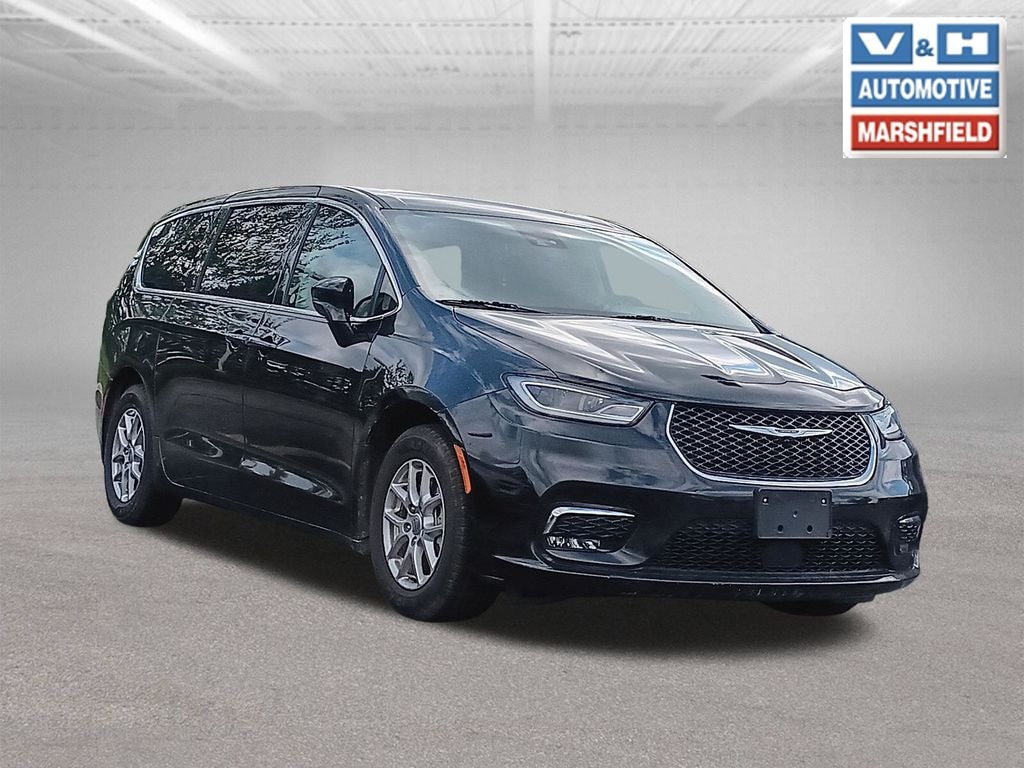 Used 2024 Chrysler Pacifica Touring L Minivan/Van