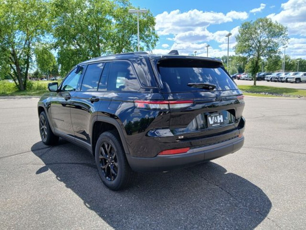 New 2026 Jeep Grand Cherokee LAREDO ALTITUDE 4X4 Sport Utility