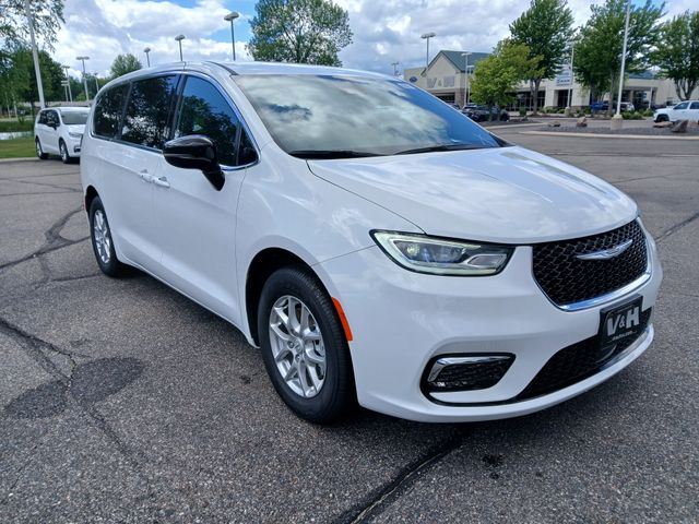 2026 Chrysler Pacifica Passenger Van 