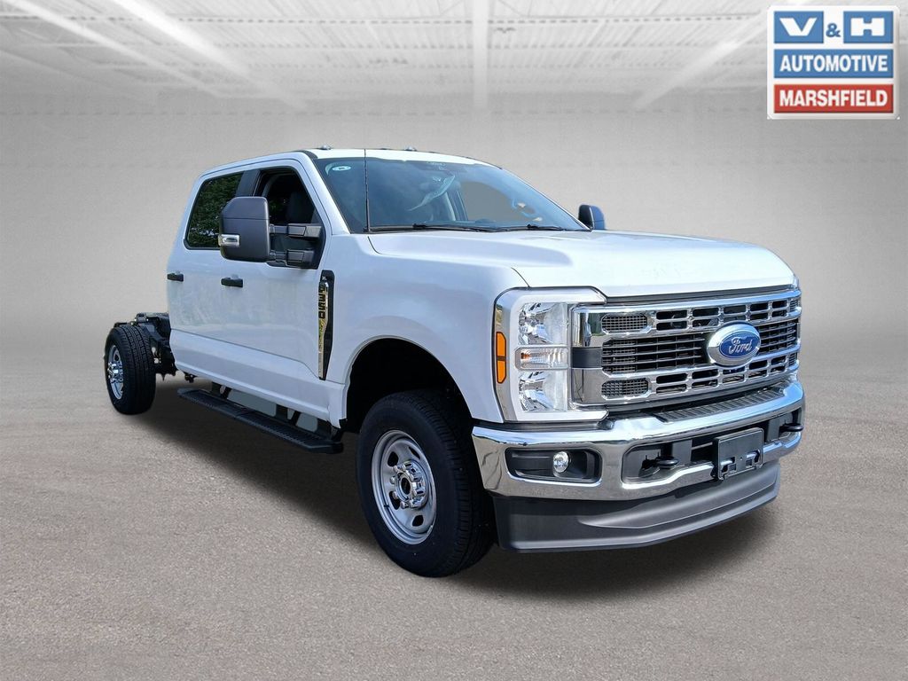 2026 Ford F-350 Super Duty Chassis Cab