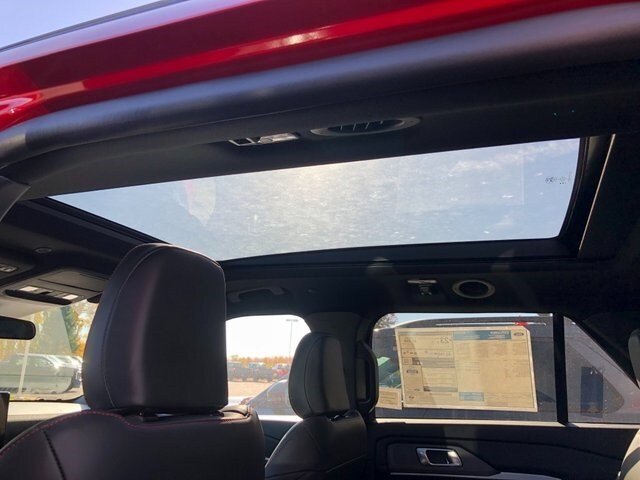 2026 Ford Explorer ST-Line photo 2