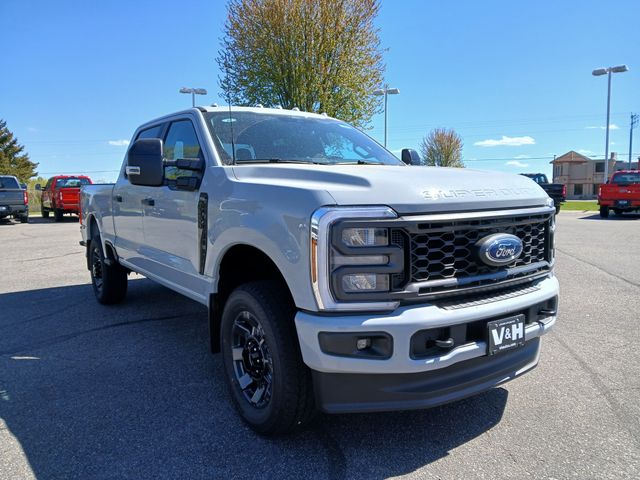 2026 Ford F-250 XL 4x4 Crew Cab 6-3/4' Box's photo