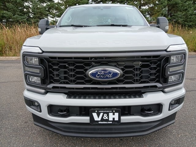 2026 Ford F-250 photo 2