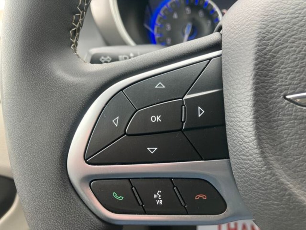 Used 2023 Chrysler Pacifica Touring L Minivan/Van