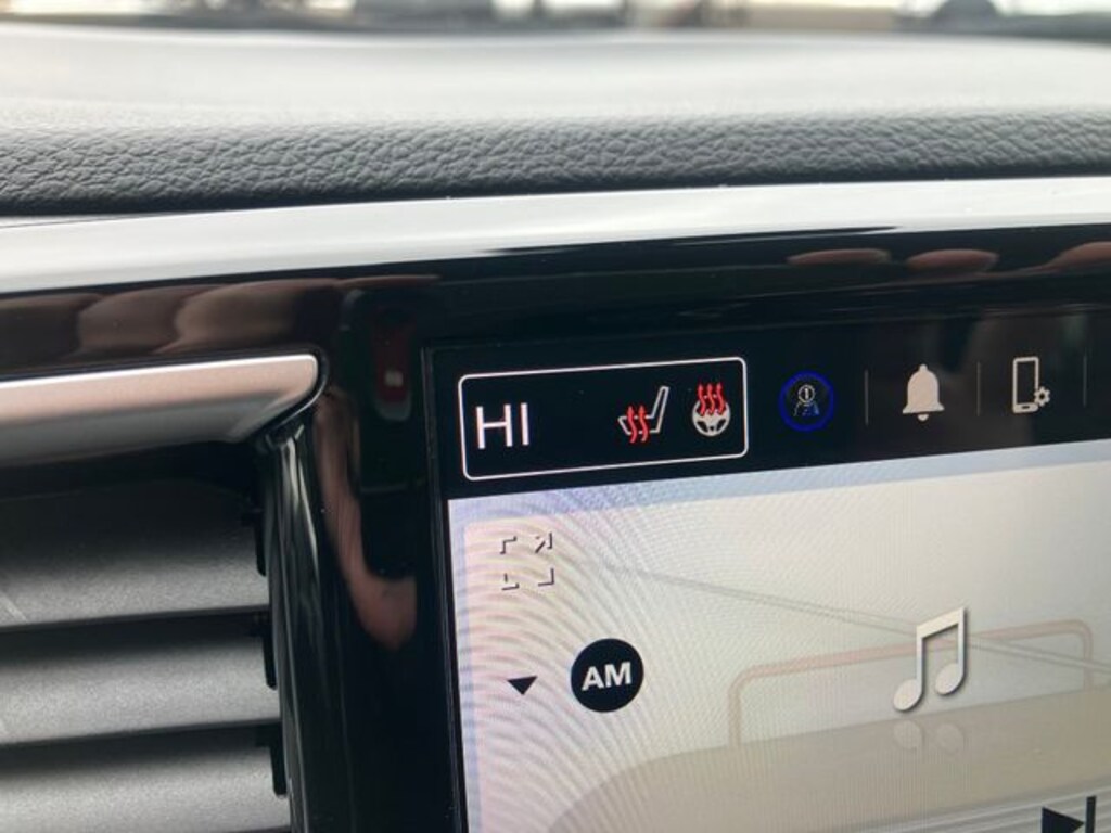 Used 2023 Chrysler Pacifica Touring L Minivan/Van