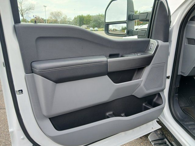 2025 Ford F-350 Super Duty XL - Photo 12