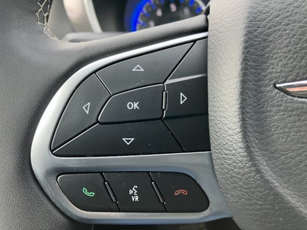 Used 2025 Chrysler Pacifica Select Minivan/Van