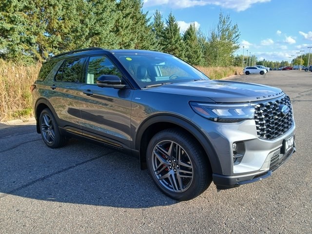 2025 Ford Explorer ST-LINE's photo