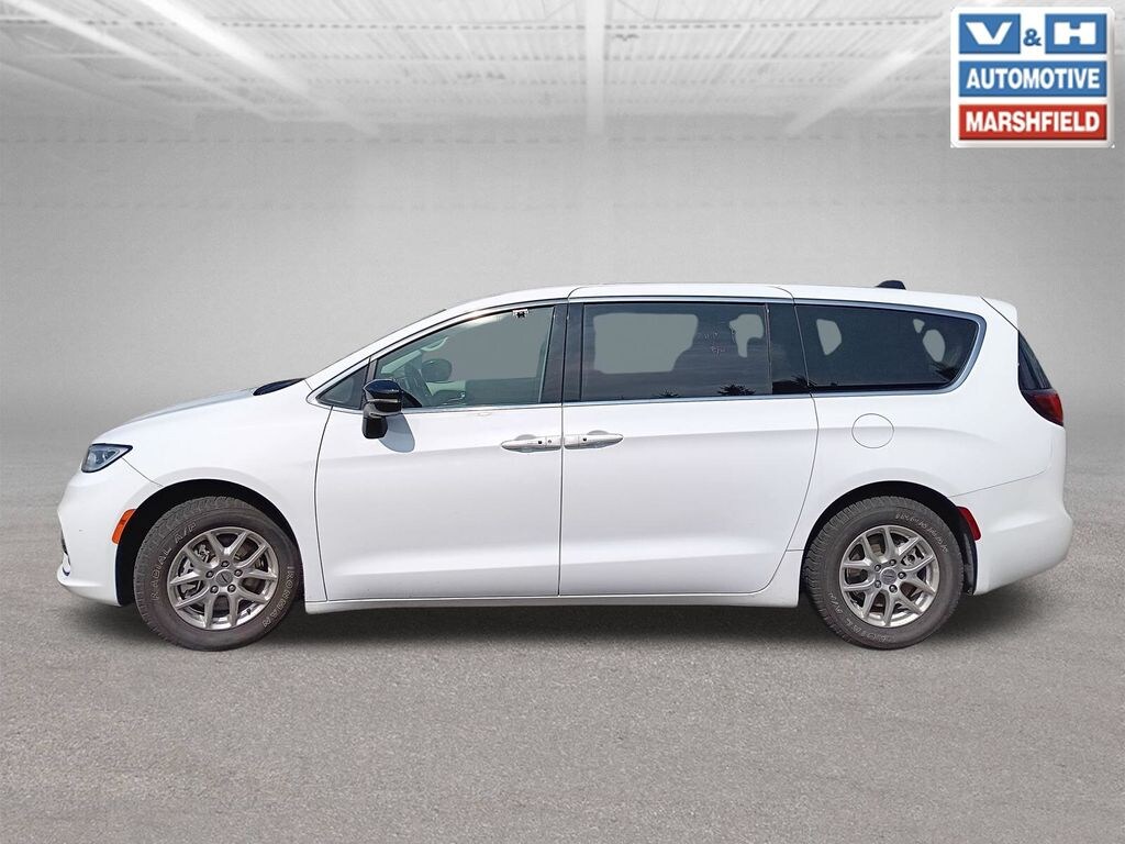 Used 2024 Chrysler Pacifica Touring L Minivan/Van