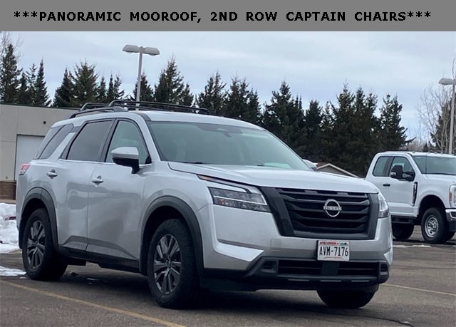 2022 Nissan Pathfinder SV