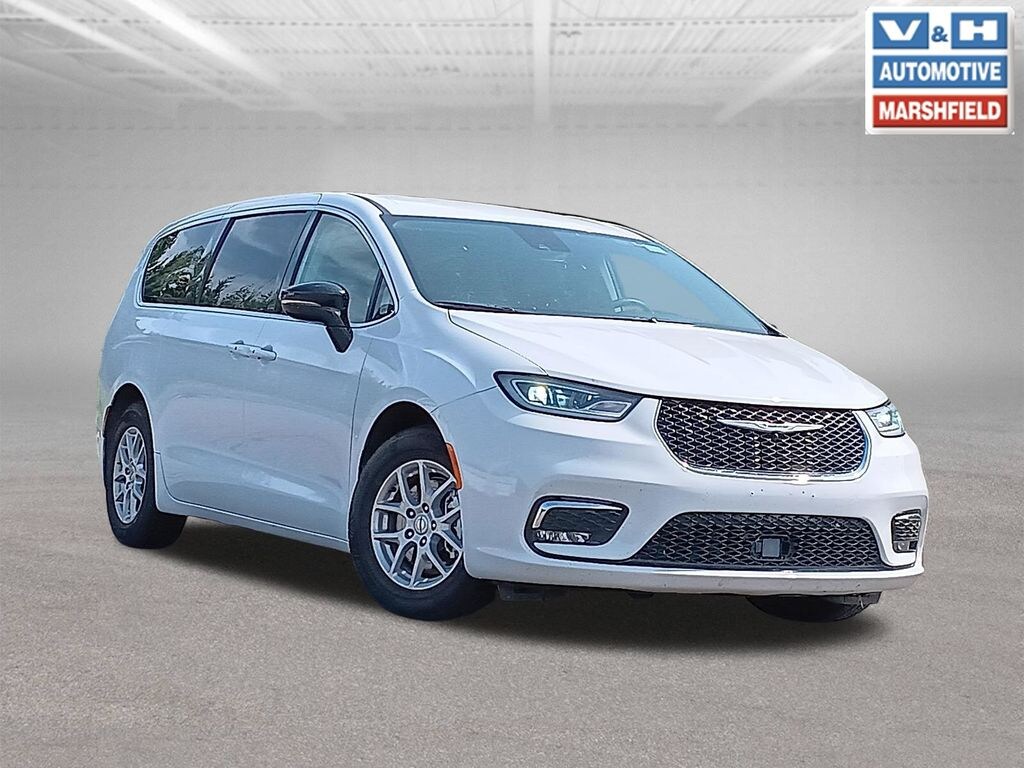 Used 2024 Chrysler Pacifica Touring L Minivan/Van