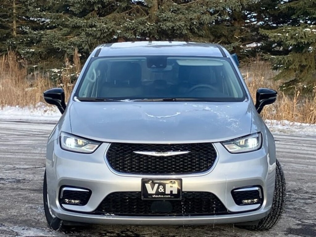 Used 2024 Chrysler Pacifica Touring L Minivan/Van