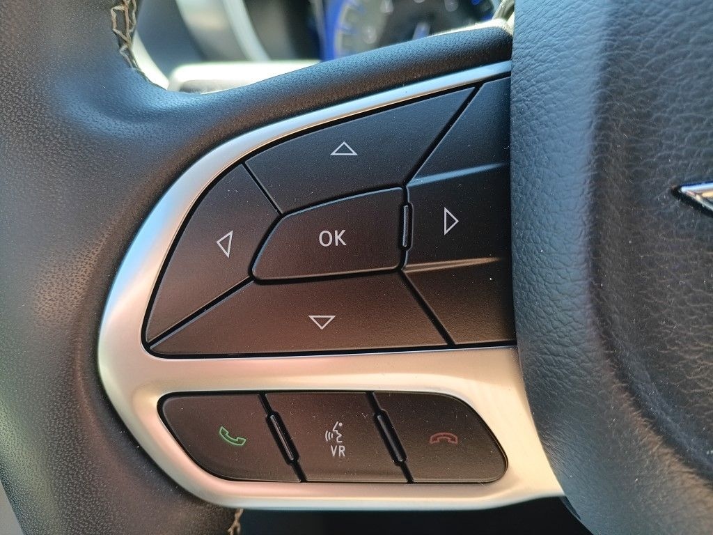 Used 2024 Chrysler Pacifica Touring L Minivan/Van
