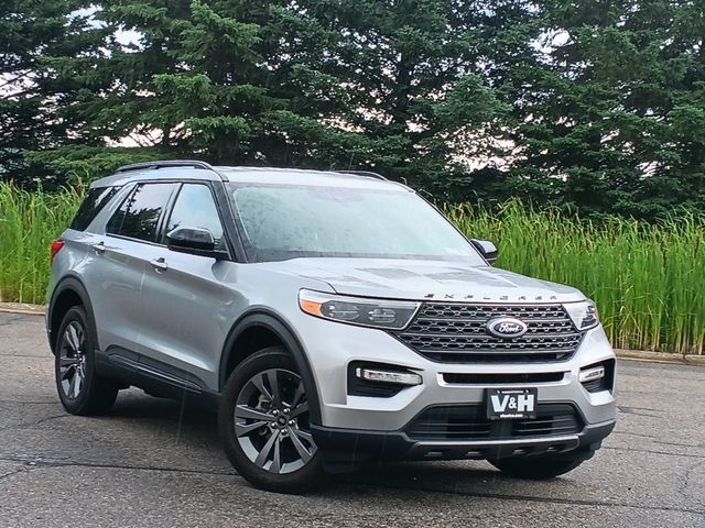 2023 Ford Explorer XLT 4WD's photo