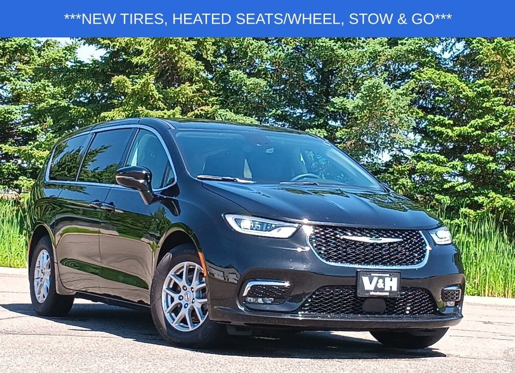 Used 2024 Chrysler Pacifica Touring L Minivan/Van