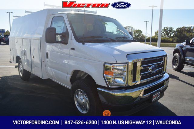 2025 Ford E-Series Cutaway Base's photo