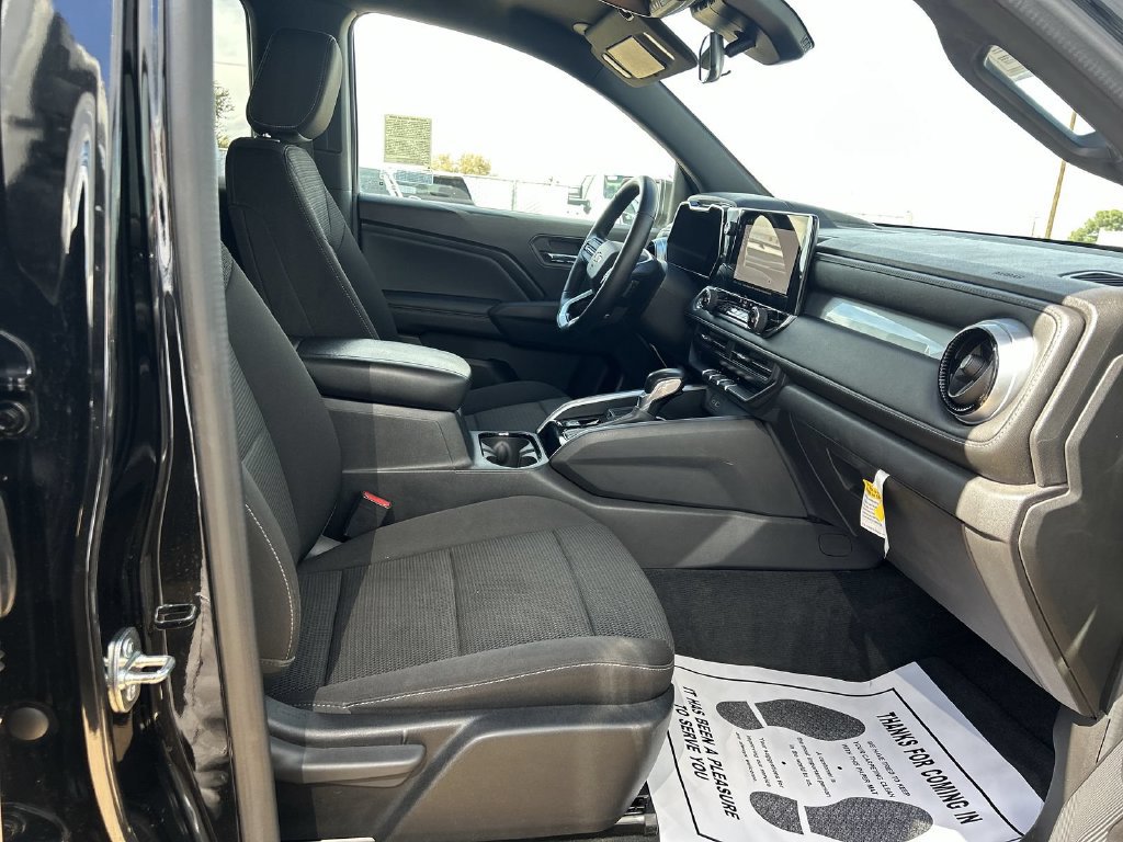 2023 Chevrolet Colorado LT - Photo 32