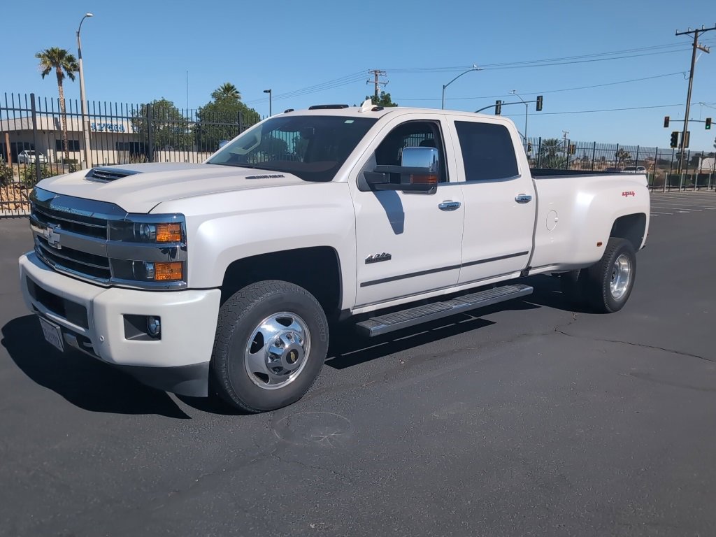 Used 2019 Chevrolet Silverado 3500HD High Country with VIN 1GC4KYEY8KF194866 for sale in Victorville, CA