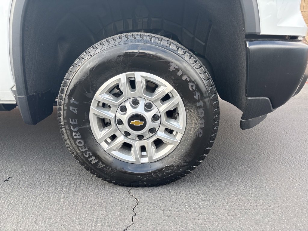 2025 Chevrolet Silverado 2500HD photo 2