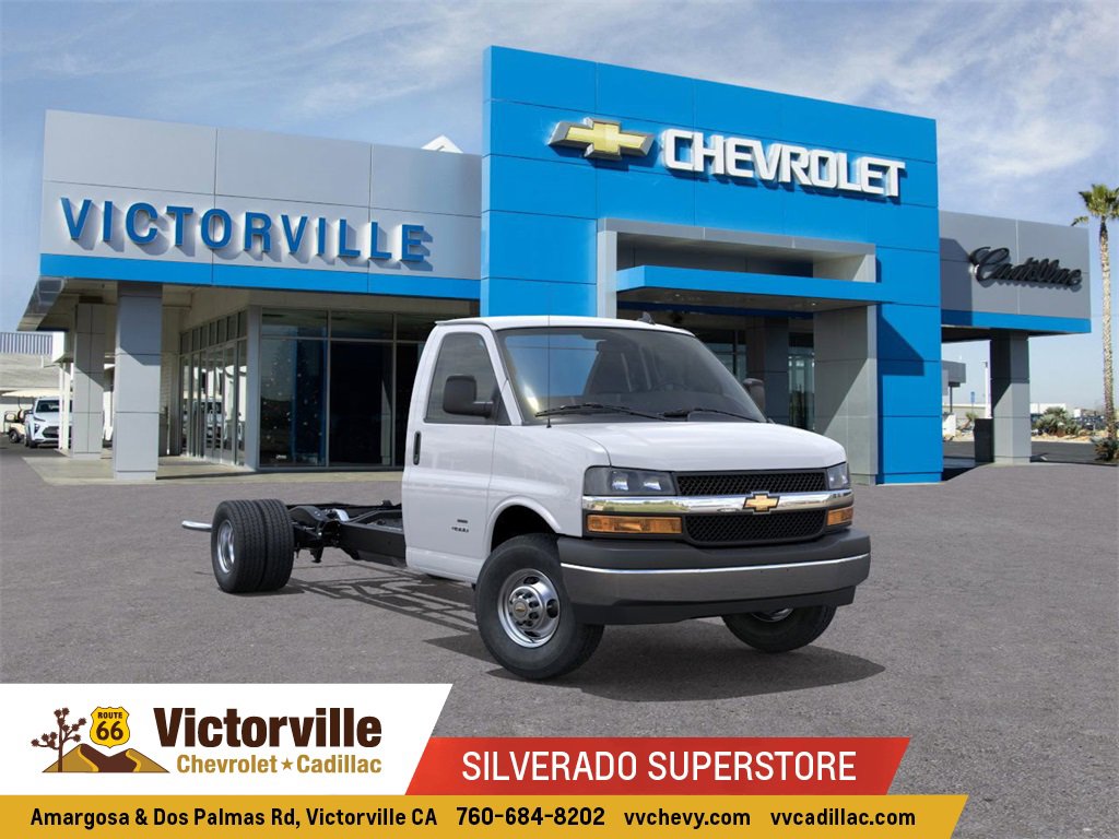 2025 Chevrolet Express Cutaway Base's photo