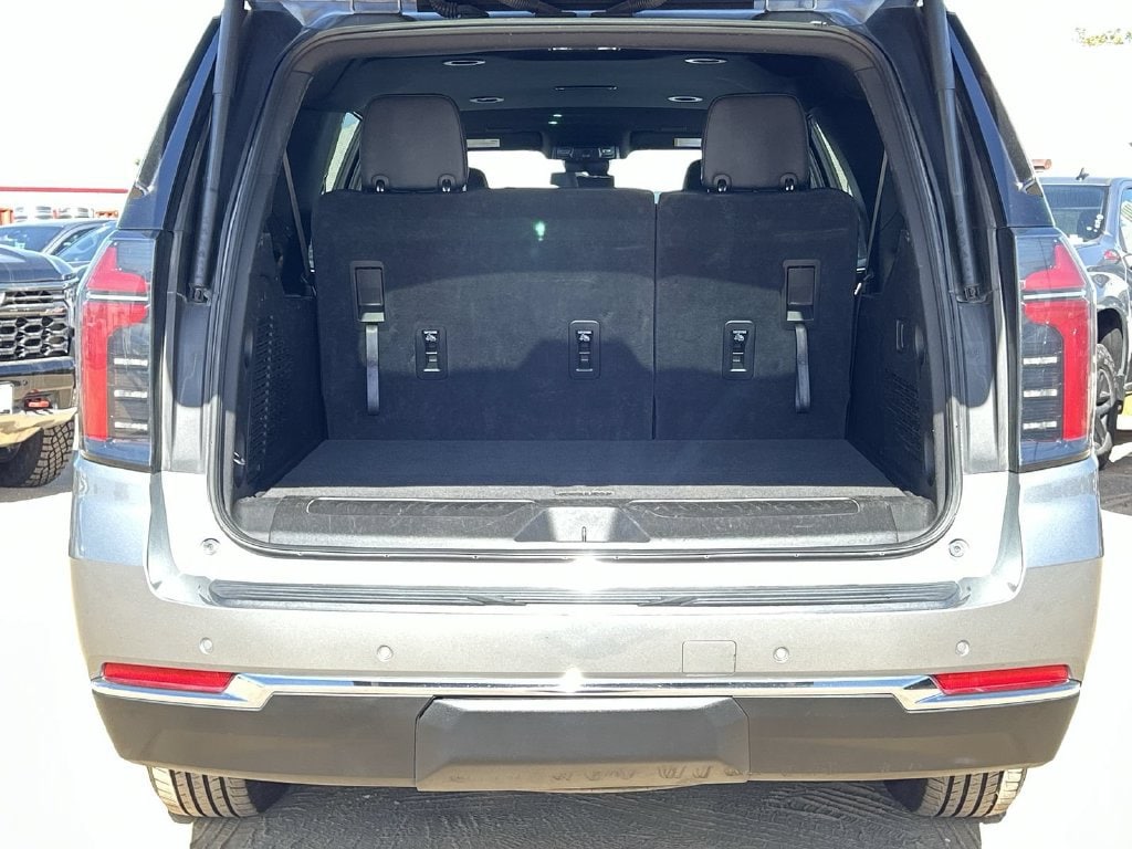 2025 Chevrolet Suburban LT - Photo 24
