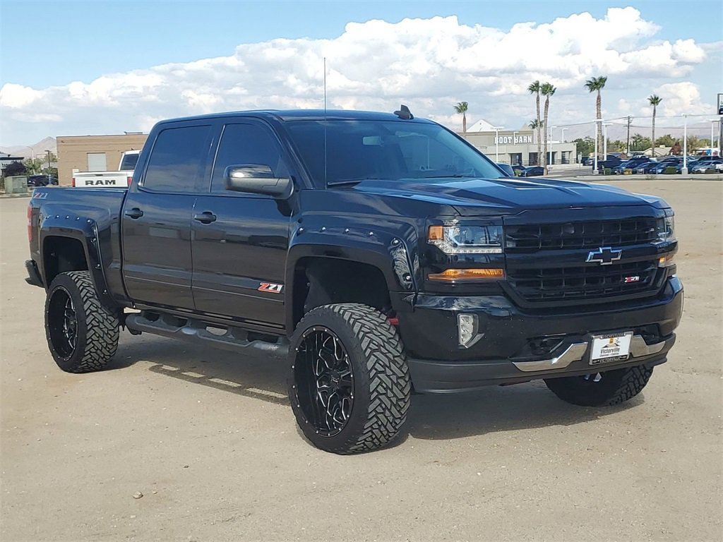 2018 Chevrolet Silverado 1500 LT photo 3