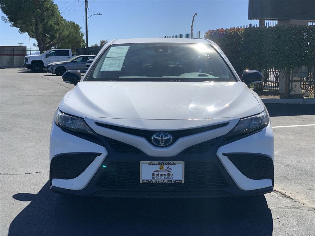 2022 Toyota Camry SE Hybrid photo 2