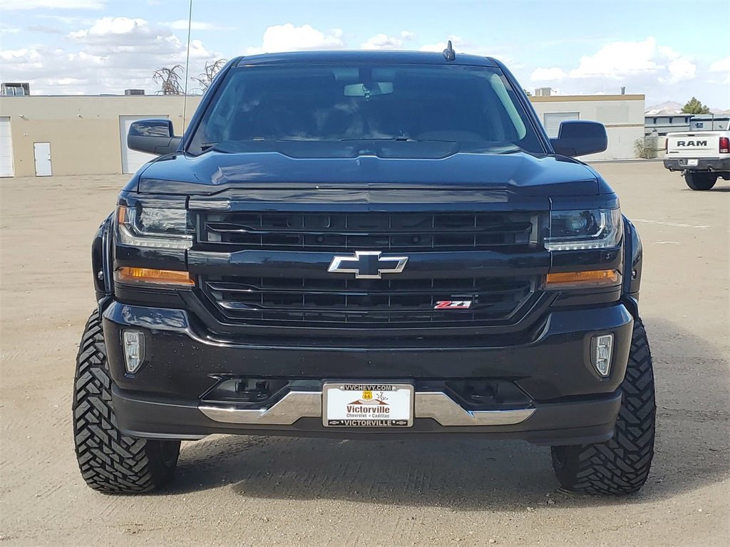 2018 Chevrolet Silverado 1500 LT photo 2