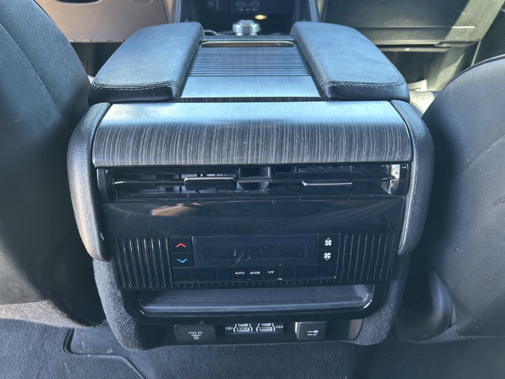 2023 Jeep Wagoneer L Series II - Photo 19