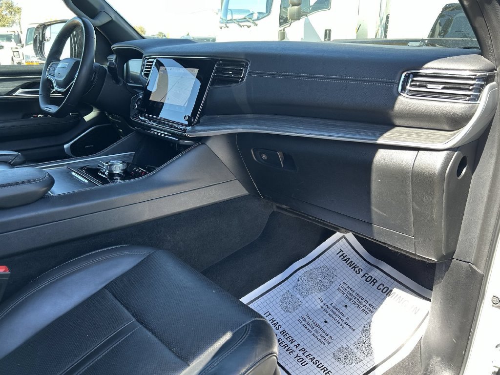 2023 Jeep Wagoneer L Series II - Photo 27