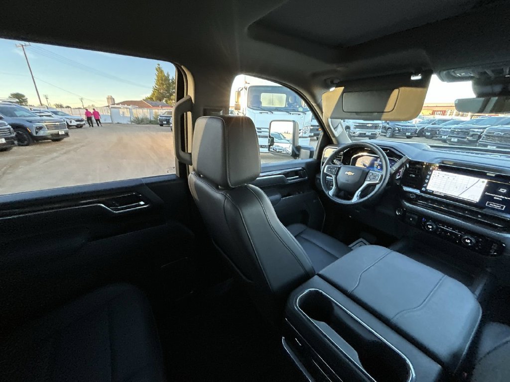2025 Chevrolet Silverado 2500HD LTZ - Photo 8