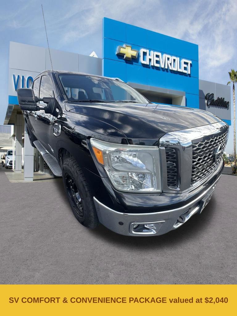 2017 Nissan Titan photo 3