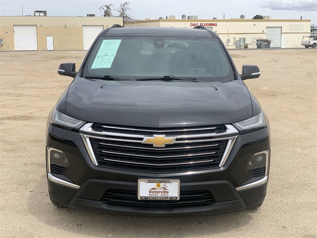 Used 2022 Chevrolet Traverse 3LT with VIN 1GNEVHKW8NJ150163 for sale in Victorville, CA