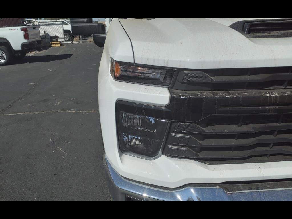 2024 Chevrolet Silverado 2500HD photo 3