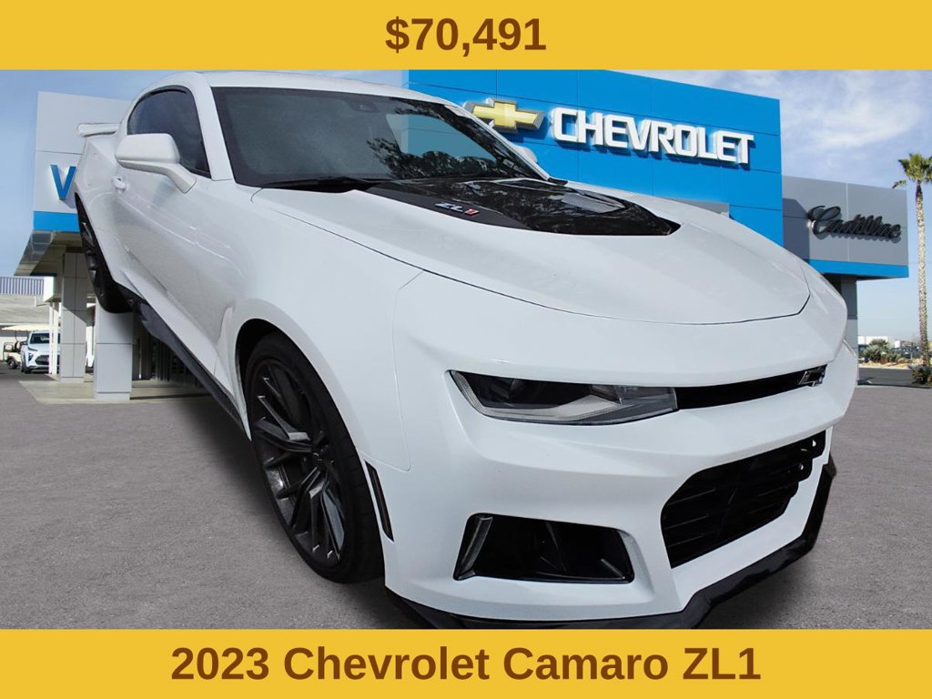 2023 Chevrolet Camaro photo 2