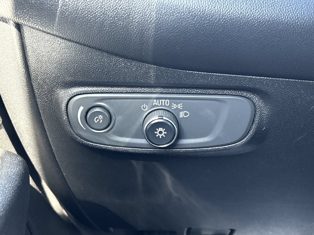 2018 Chevrolet Equinox LS - Photo 21
