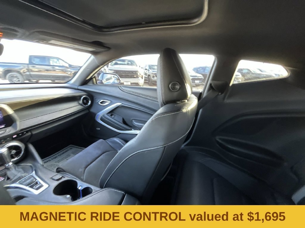 2020 Chevrolet Camaro photo 3