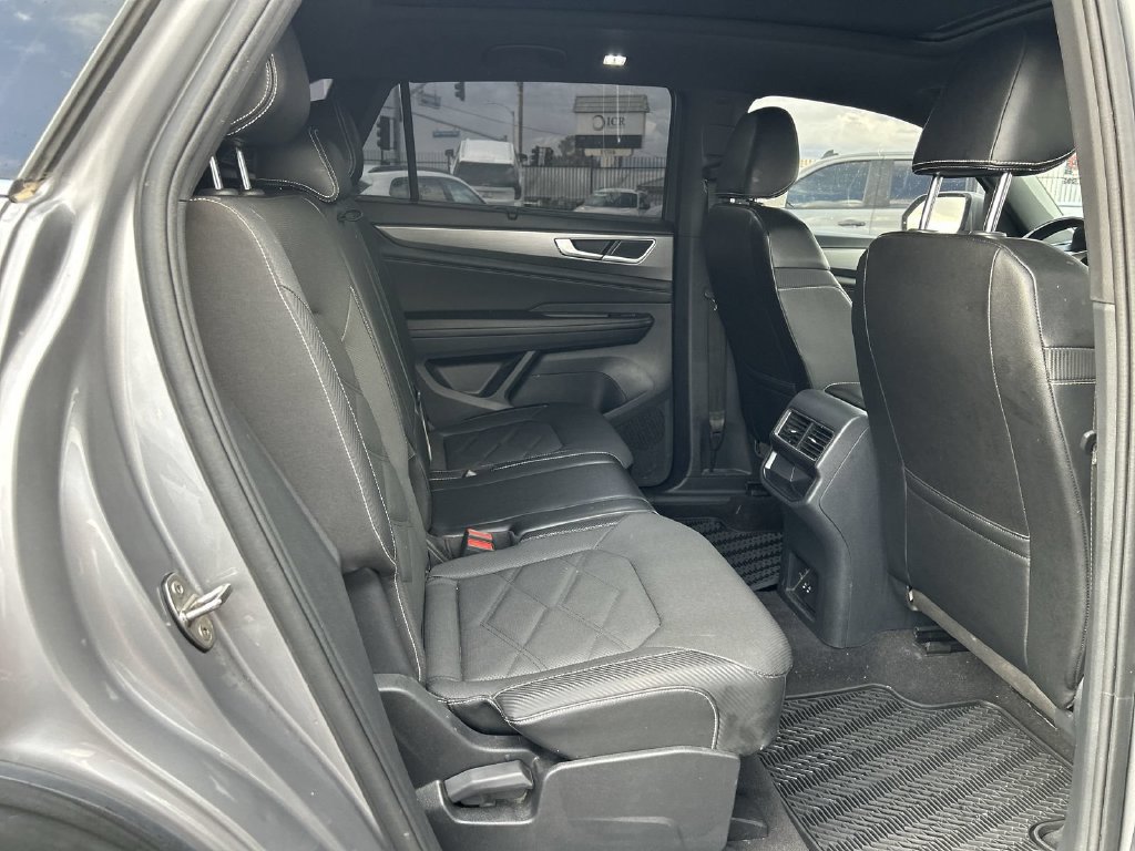 2024 Volkswagen Atlas Cross Sport SE w/Tech - Photo 31